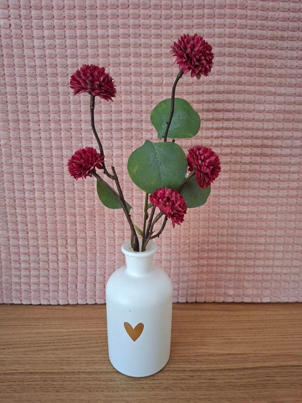 B | Vaas met bordeaux bloem