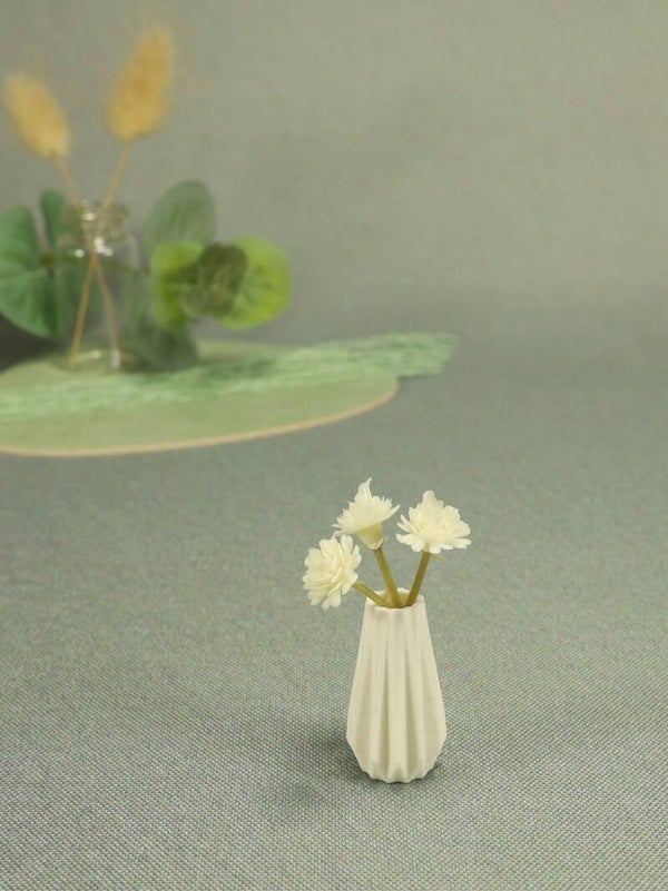 O | Mini vaasje met bloemen