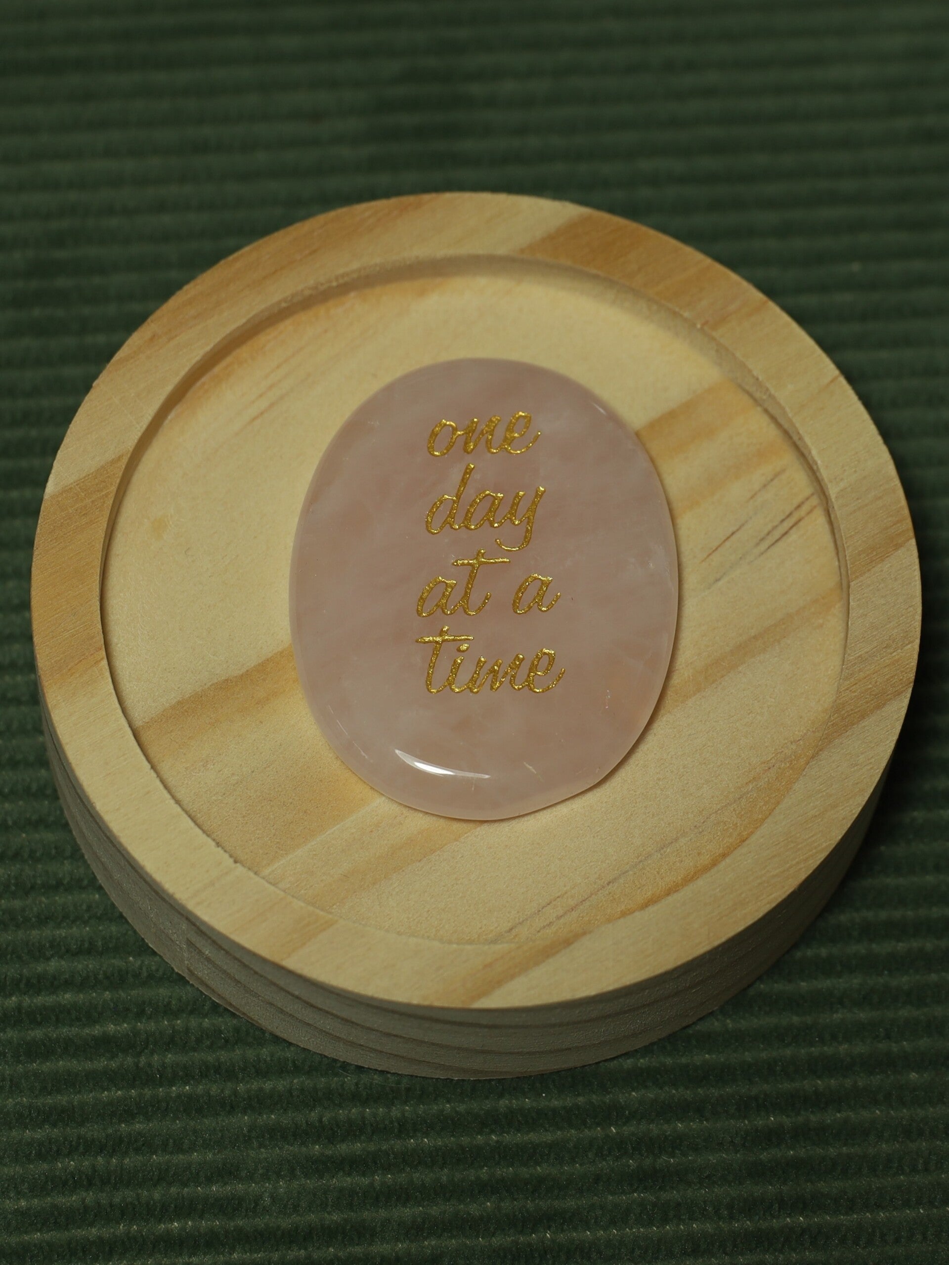 N | Rozenkwarts zorgsteen | One day at a time