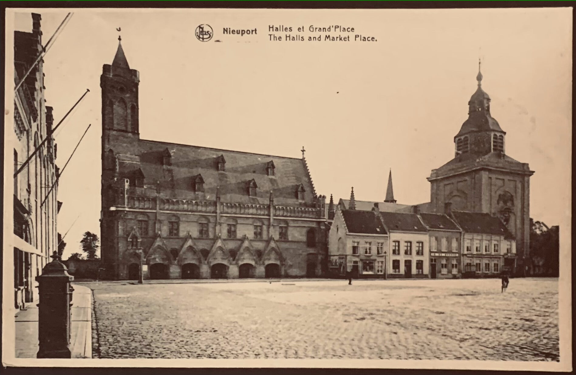 Nieuport — "Halles et Grand'Place »