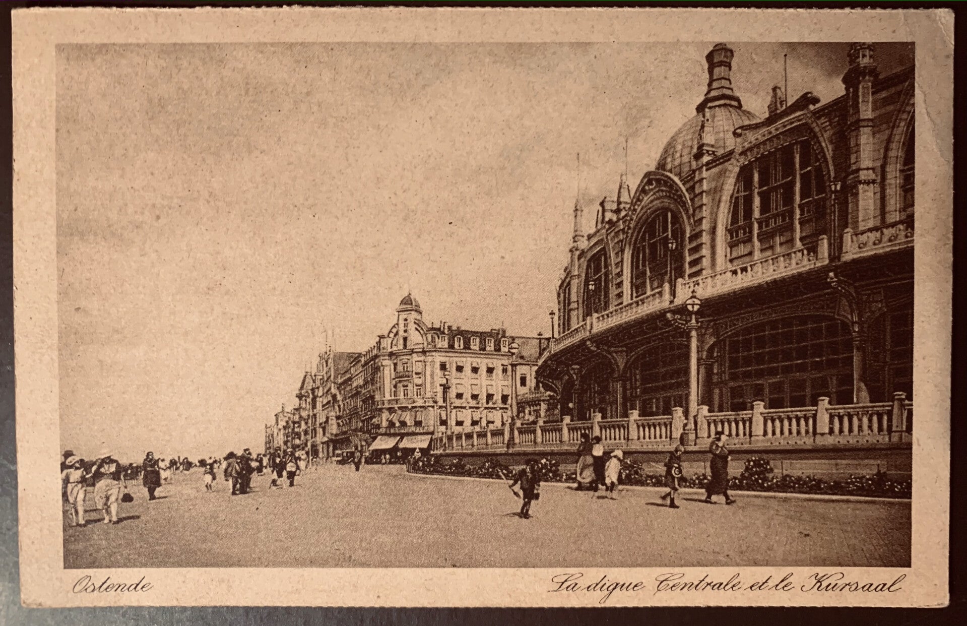 CPA Ostende La digue Centrale et le Kursaal.