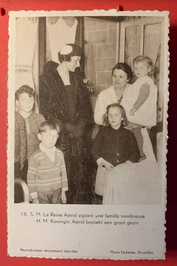 🇧🇪 BELGIUM – Queen Astrid Visiting a Large Family (No. 16) | Rare Royalty Postcard