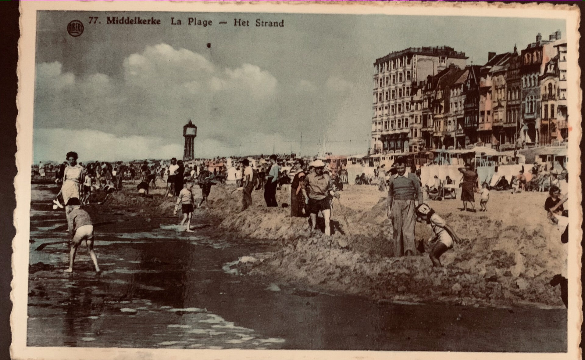 CPA en couleur Middelkerke La plage - Het Strand