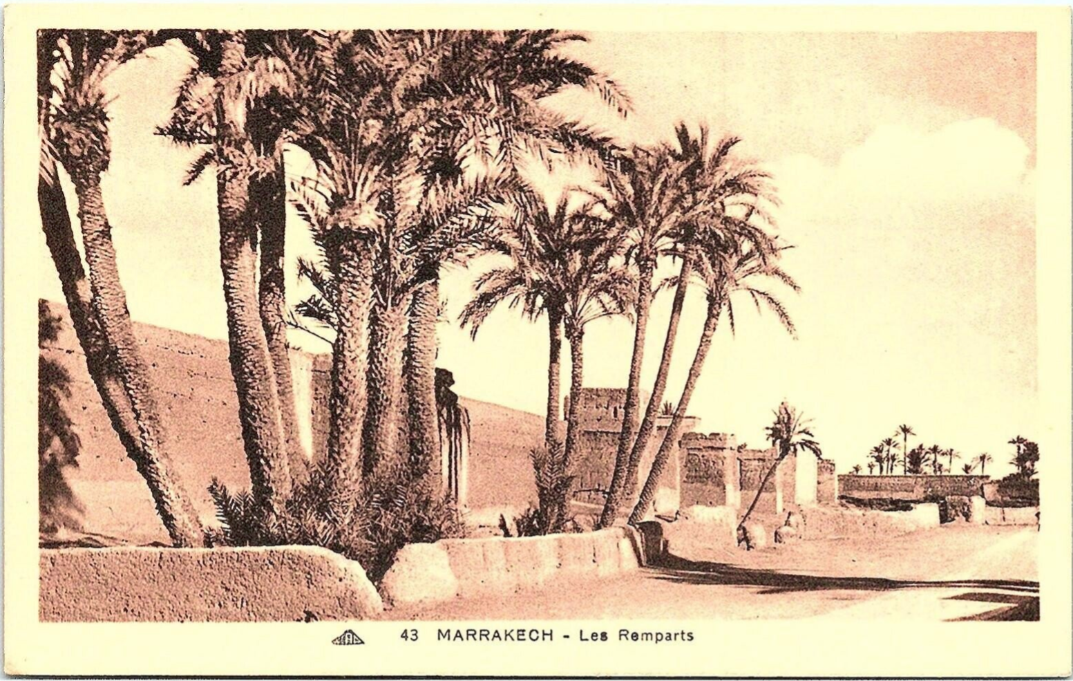 Carte postale Marrakech - Les Remparts - Maroc