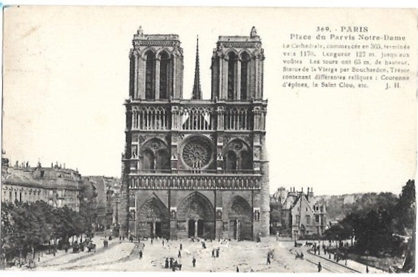 Notre Dame Place du parvis