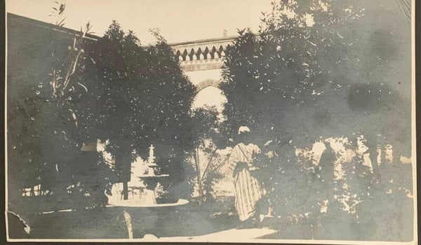 CPA    arabo-andalou les jardins de la Ménara à Marrakech.
