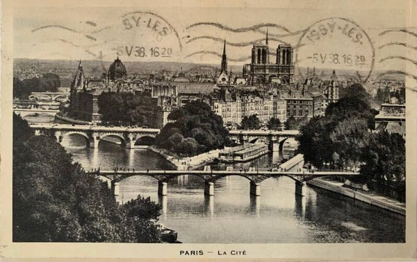carte postale ancienne montrant une vue panoramique de l'Île de la Cité à Paris.