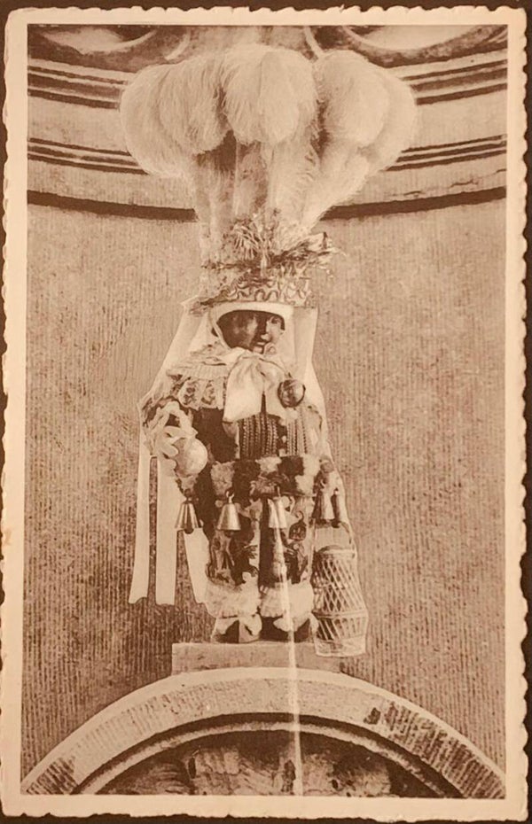carte postale ancienne Manneken-Pis traditionnel de Gille de Binche.