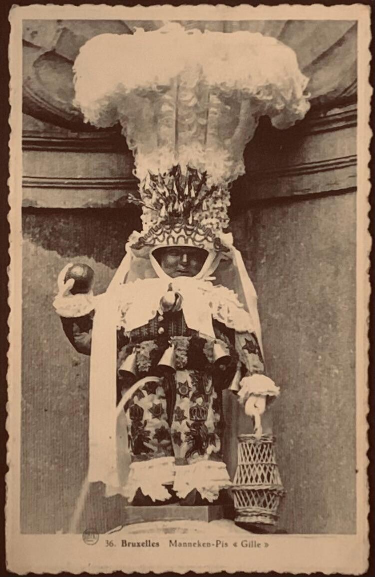 CPA- Manneken-Pis costume traditionnel de Gille de Binche.