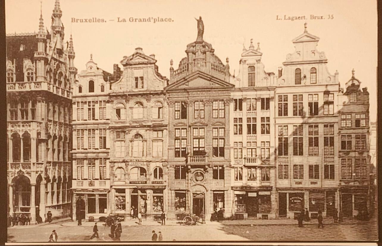 carte postale ancienne est Bruxelles. — La Grand'place.