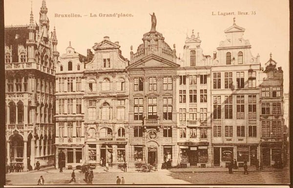 carte postale ancienne est Bruxelles. — La Grand'place.
