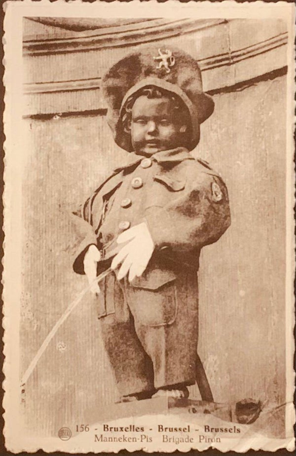 carte postale ancienne  Manneken-Pis costume de la Brigade Piron