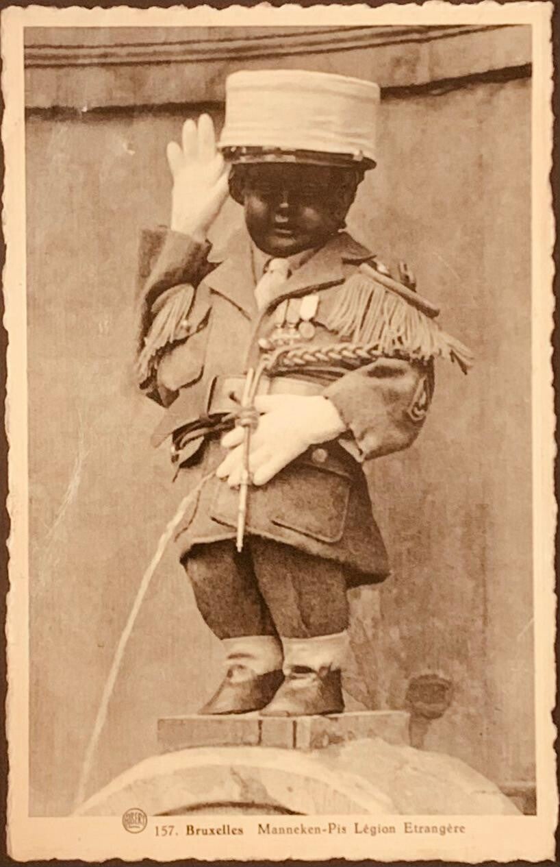 carte postale ancienne (n° 157) Manneken-Pis vêtu du costume de la Légion Étrangère.