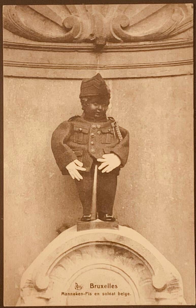 postale ancienne Bruxelles. — Manneken-Pis en soldat belge.