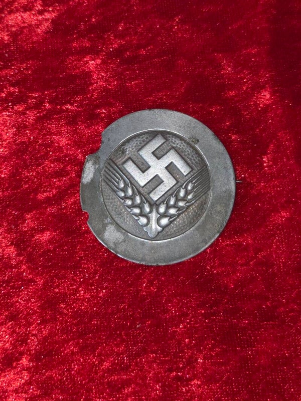 R.A.D broche