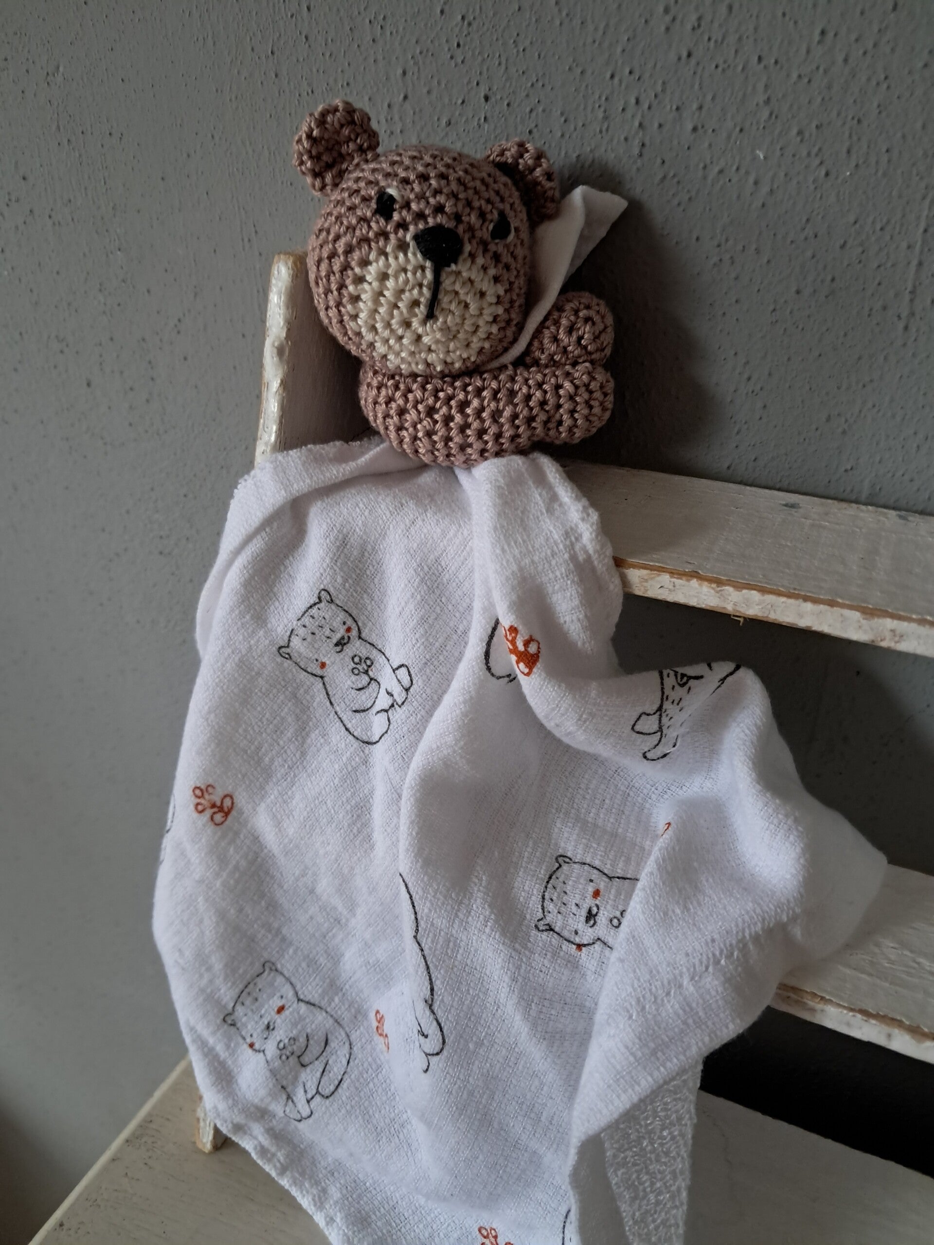 Kroeldoekje beer bruin