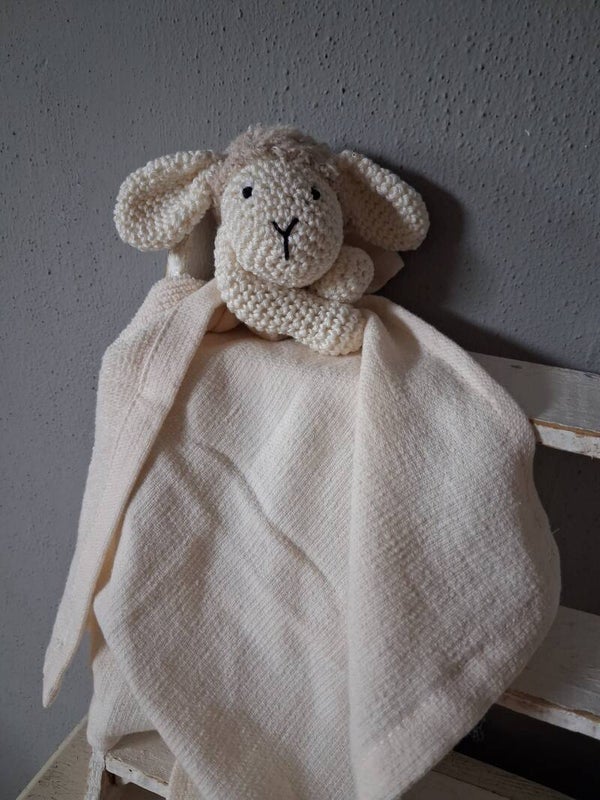 Kroeldoekje schaap beige