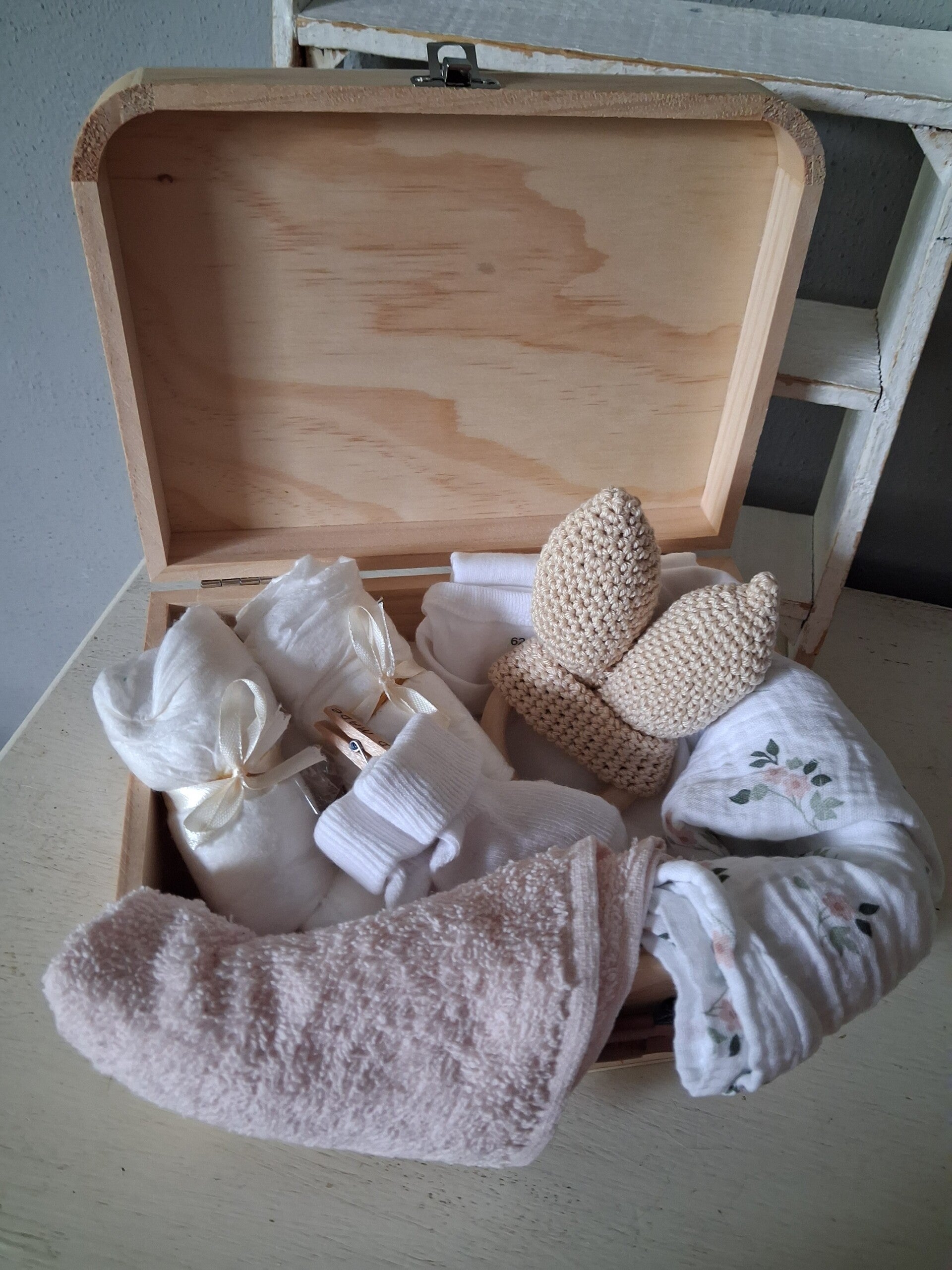 Kado koffer hout roze konijn