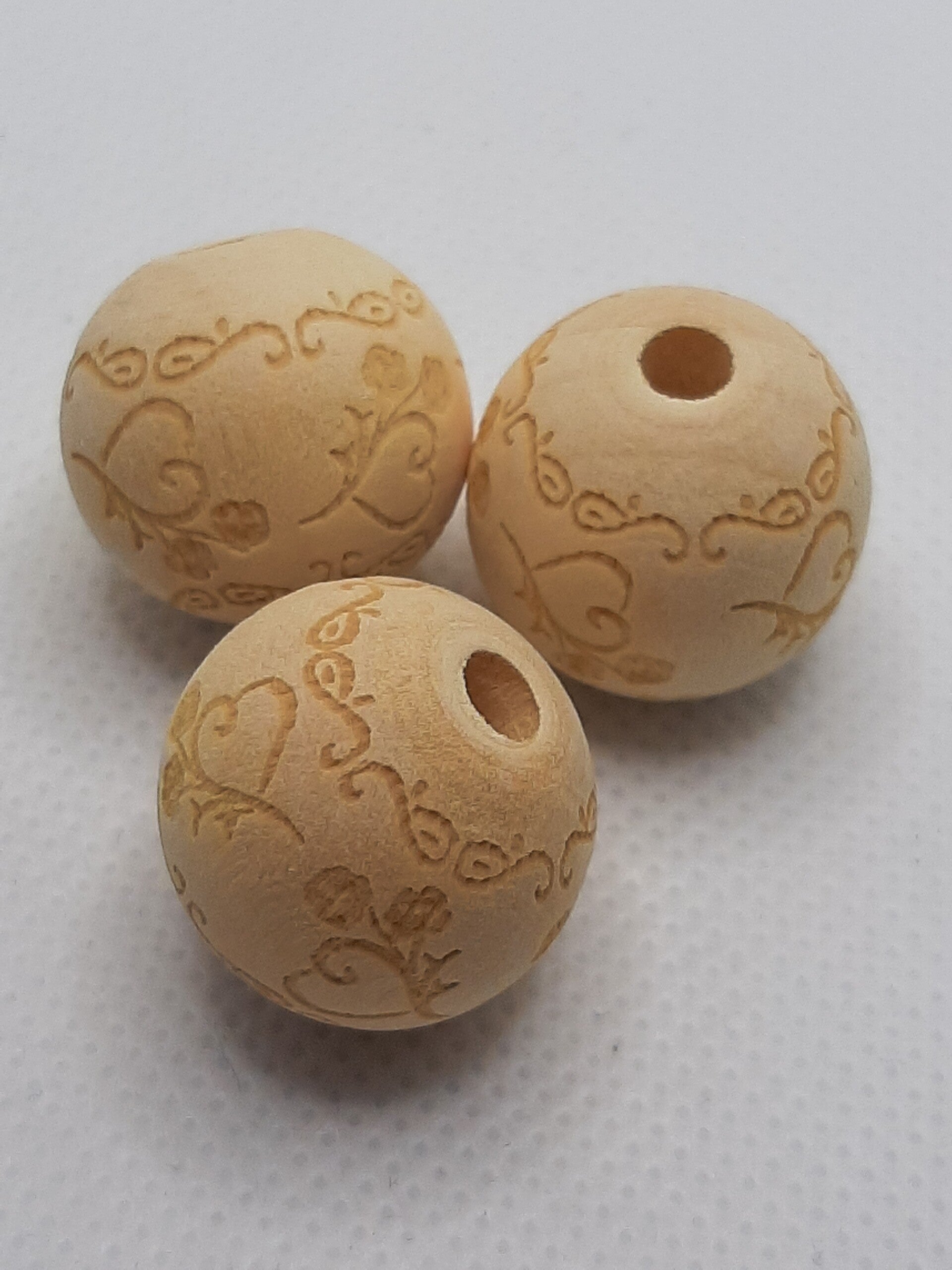 20 mm houten blanke kraal versierd type 2