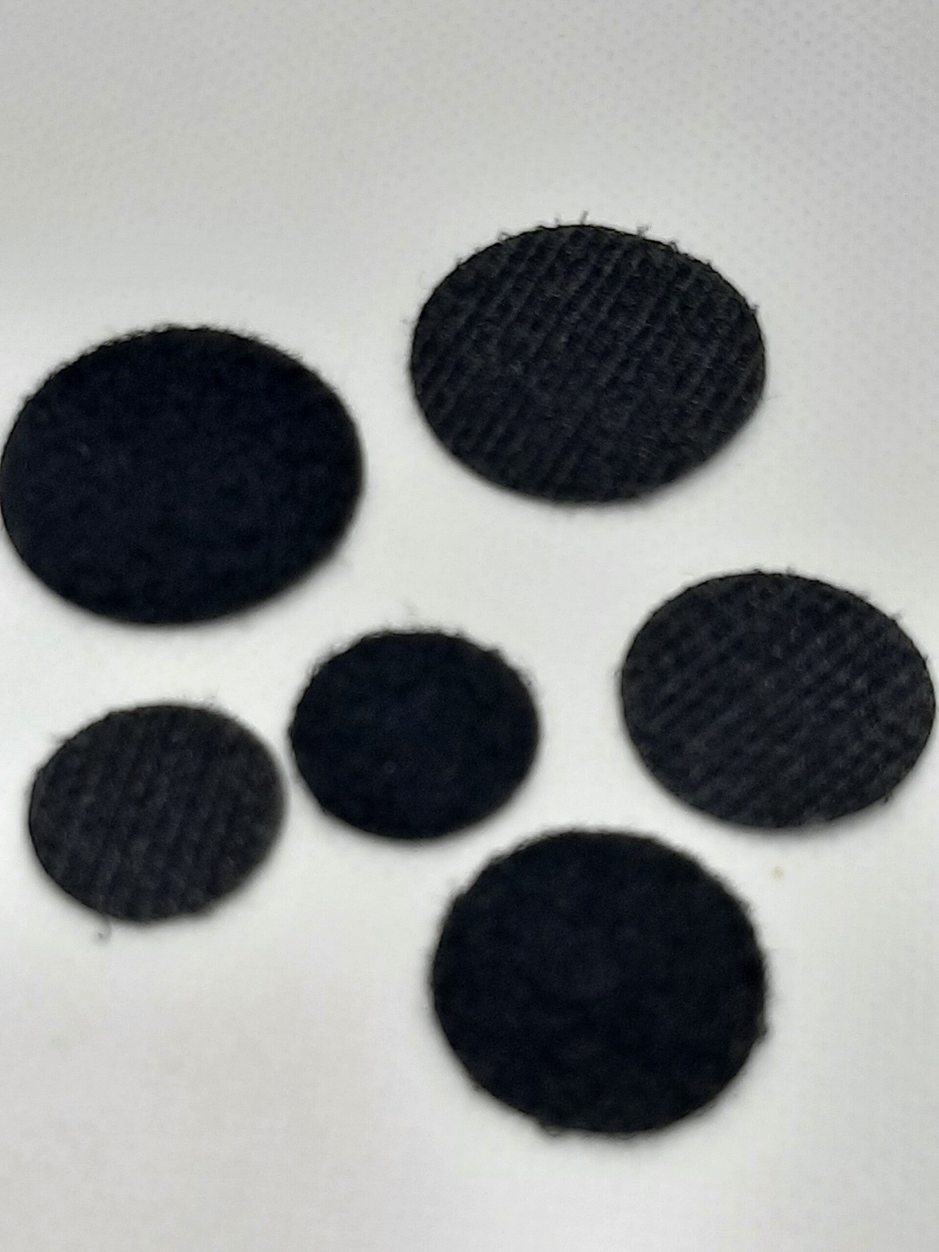 Klittenband rond zwart