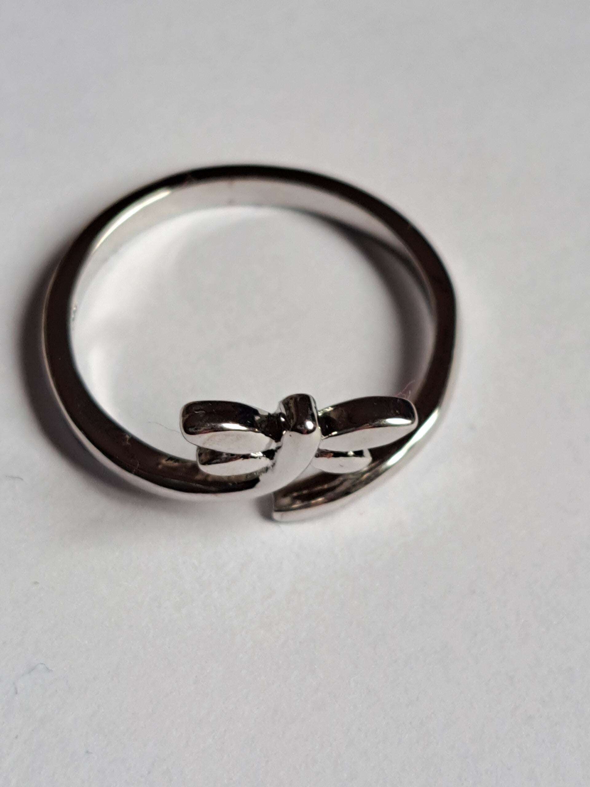 Ring om draad te geleiden vlinder