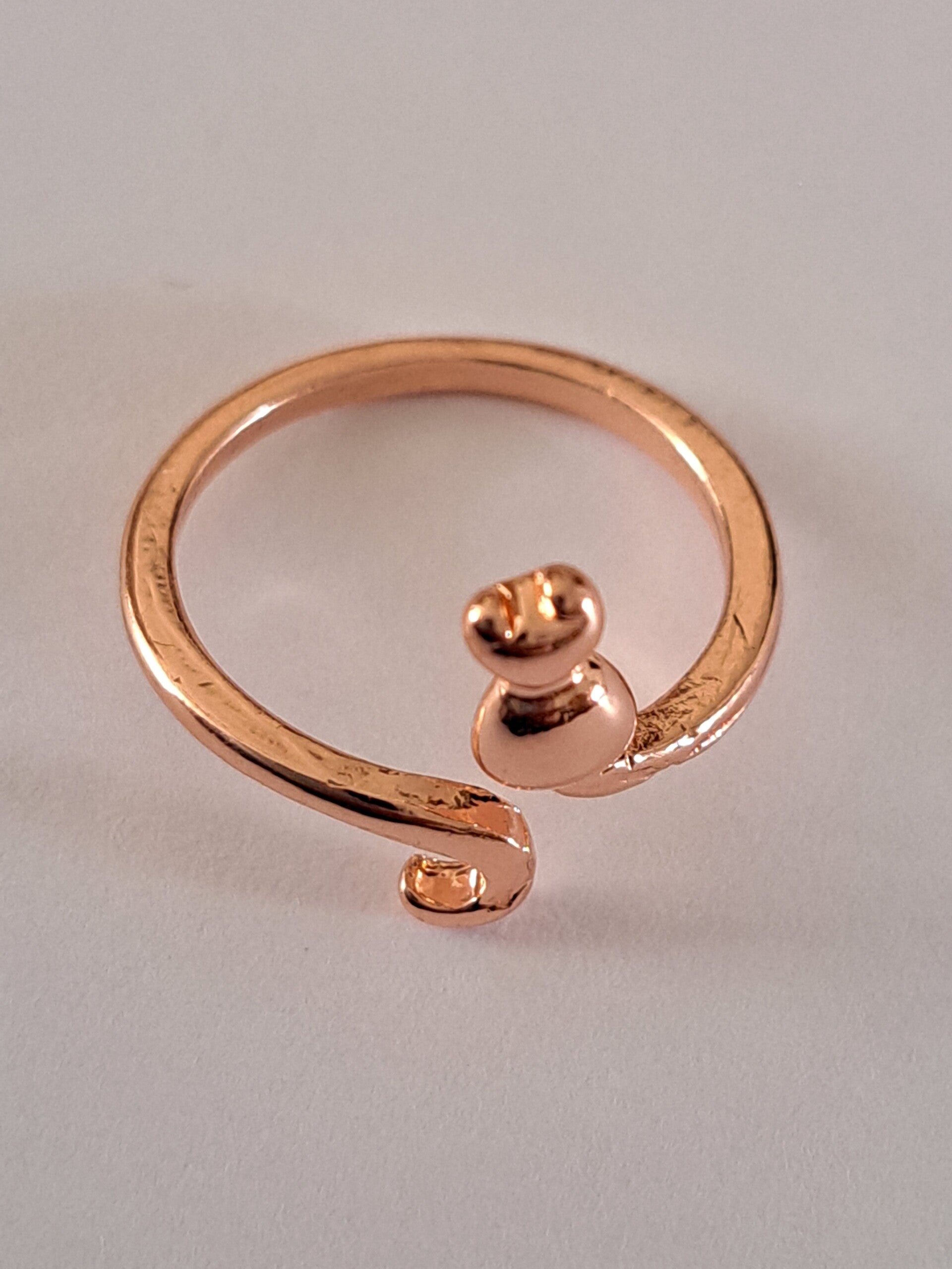 Ring om draad te geleiden kat rose kleur