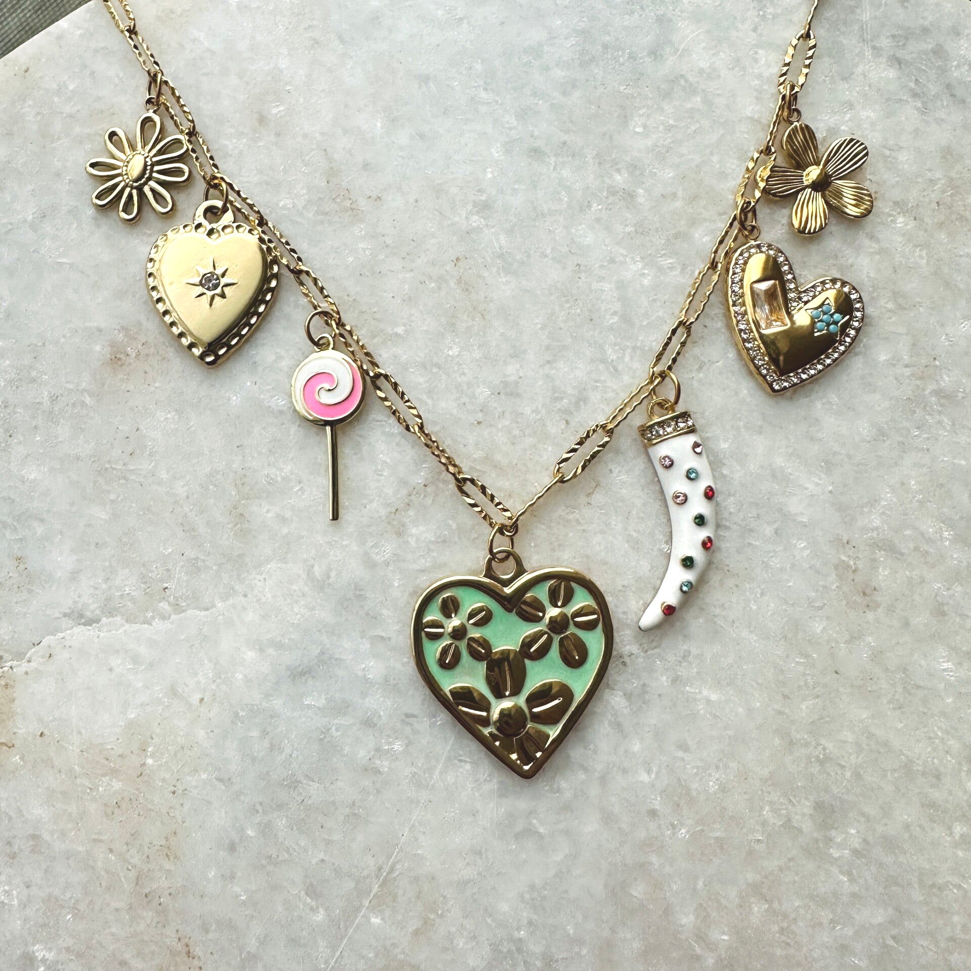 Flower hart bedelketting