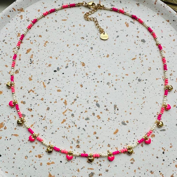 Kralen ketting met mini hartjes