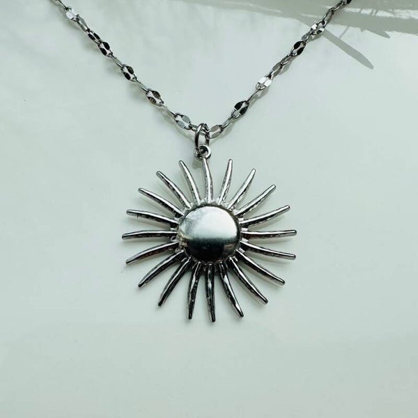 Sun charm ketting