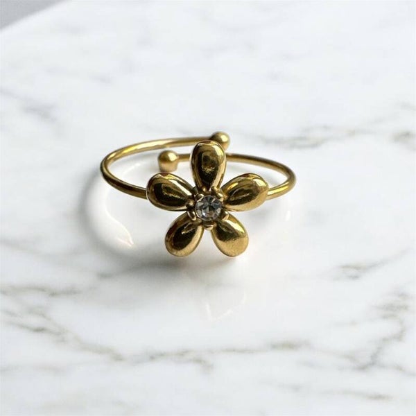 Bloemetje ring met steen
