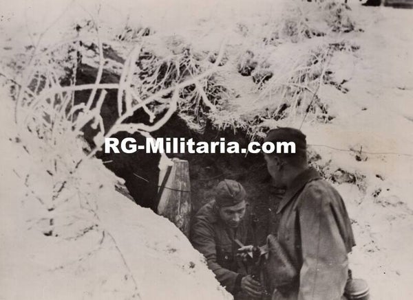 Original WW2 German Press Photo - German soldiers with a MP40, Eastern Front (1941)