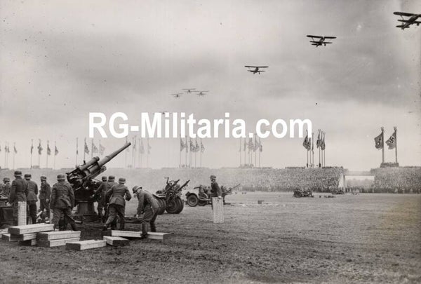 Original WW2 German Press Photo - Luftwaffe flak and airplane show, Reichsparteitag Nürnberg (1937)