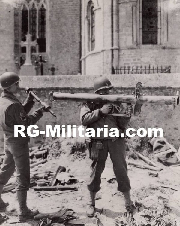 Original WW2 US Press Photo - Captured German Rocket Launcher ''Panzerschrek'' during D-Day, Normandy, France (1944)