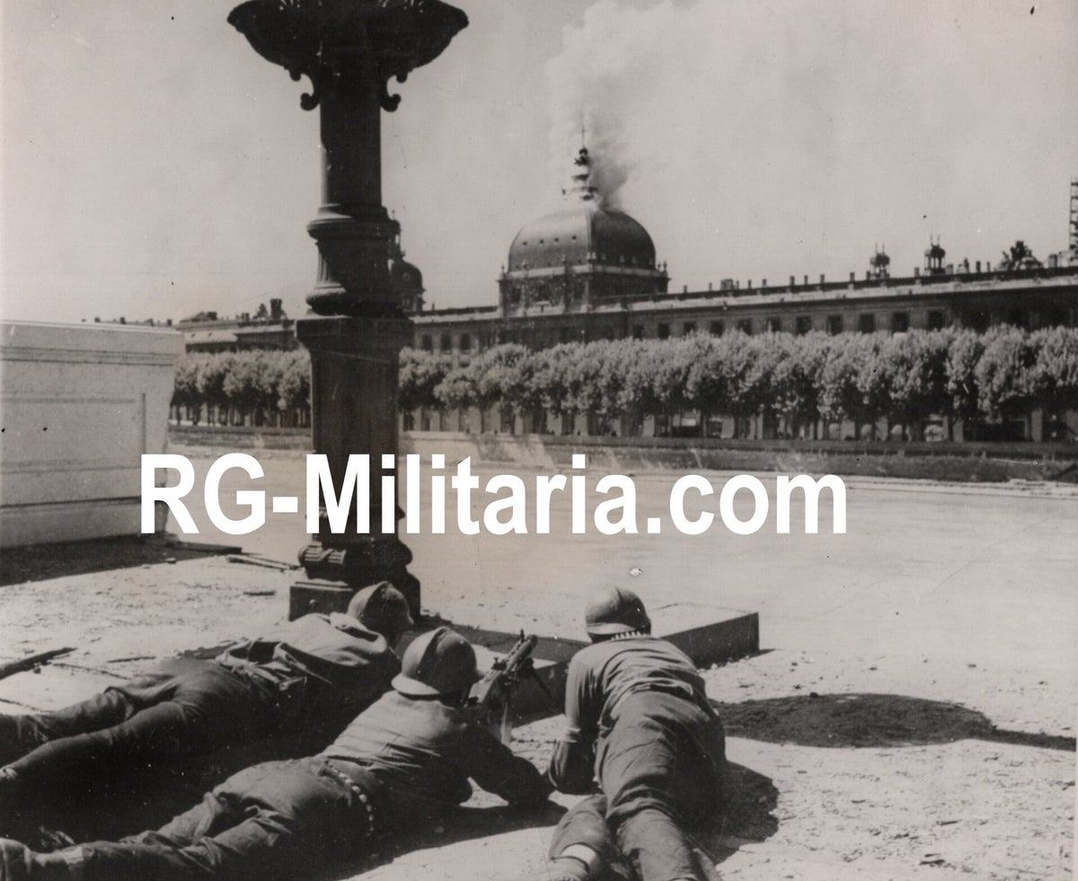 Original WW2 British Press Photo - French resistance by the burning ...