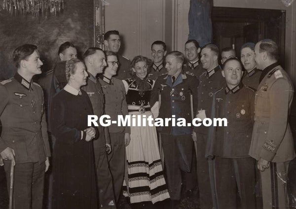 Original WW2 German Press Photo - Wounded German soldiers in Berlin (1942)