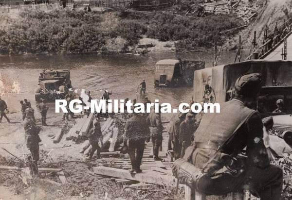 Original WW2 German SS Press Photo - Crossing the lake, Eastern front (1941)
