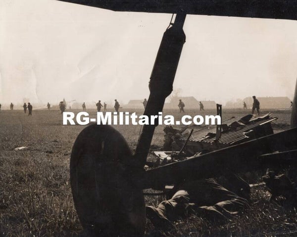 Original WW2 British Press Photo - 6th British Airborne Division troops land east of the Rhine (1945)