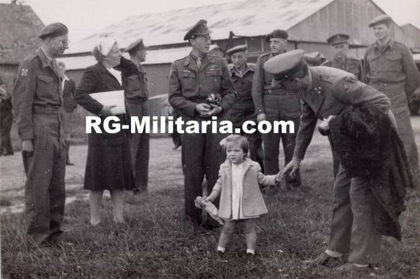 Original WW2 Dutch Press Photo - Dutch Royal Family returned to the Netherlands, Apeldoorn, August (1945)