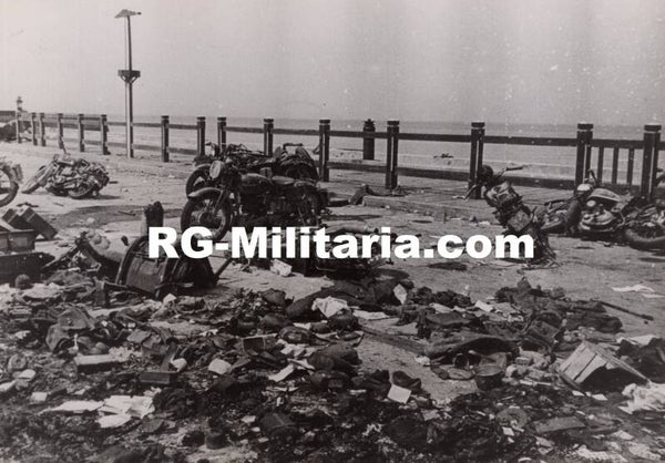 Original WW2 German Press photo - Left behind French and British equipment, France (1940)