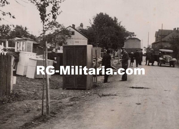 Original WW2 French Press Photo - Polish remove Czech furniture to the streets (1939)