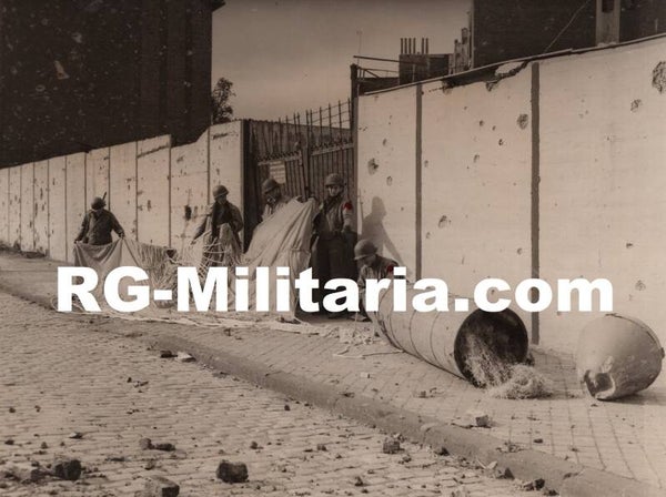 Original WW2 US Press Photo - American GI soldiers found a container of German Panzerfausts, Aachen (1944)