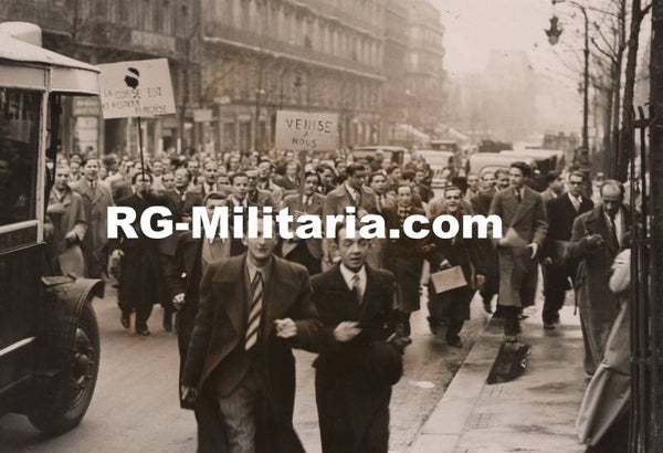 Original WW2 French Press Photo - French student protest against Italian claims of Corse (1938)