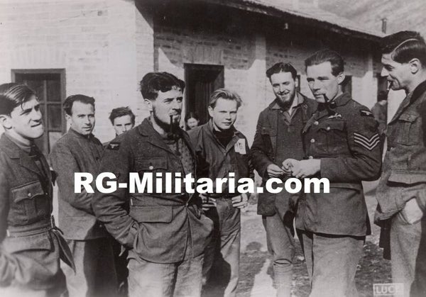 Original WW2 German Press Photo - Captured British POW RAF pilots in Italy (1941)
