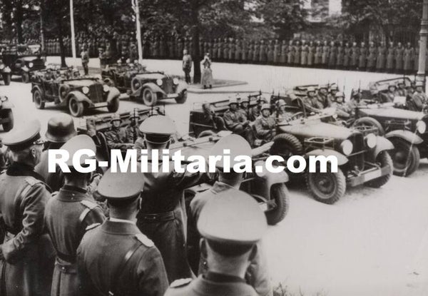 Original WW2 British Press Photo - Adolf Hitler saluting the German soldiers during the Victory parade in Warsaw, October (1939)
