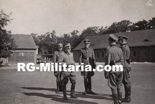 Original WW2 German Waffen SS Photo - SS officers talking