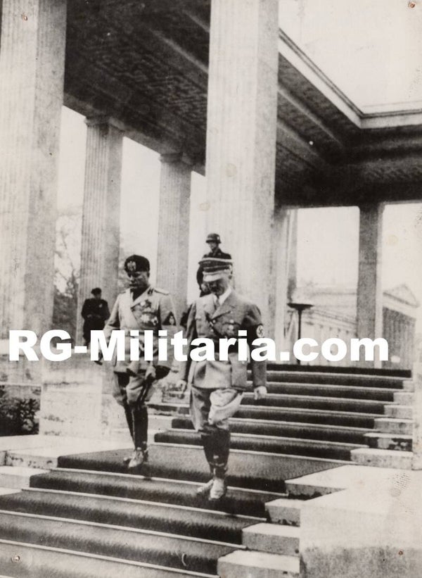 Original WW2 French Press Photo - Adolf Hitler with Benito Mussolini in Munich (1937)