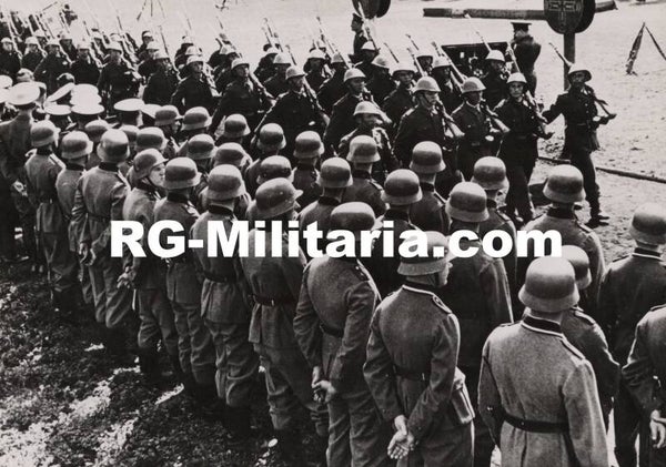 Original WW2 Dutch Press Photo - Captured POW Dutch soldiers marching in front of German soldiers (1940)
