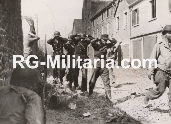 Original WW2 British Press Photo - Captured German POW soldiers in Saint-Malo, Brittany, Operation Overlord, D-Day (1944)