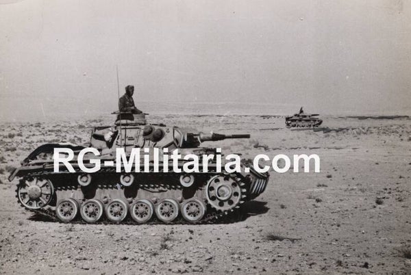 Original WW2 German Press Photo - German Panzer 3 Tank in the desert