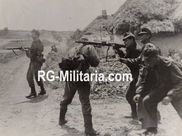 Original WW2 German Waffen SS Press Photo - German Waffen SS MG42 shooters at the Eastern Front (1943)